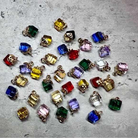NWT Set Of 35 Mixed Color Glass Cube Charms - Picture 1 of 1